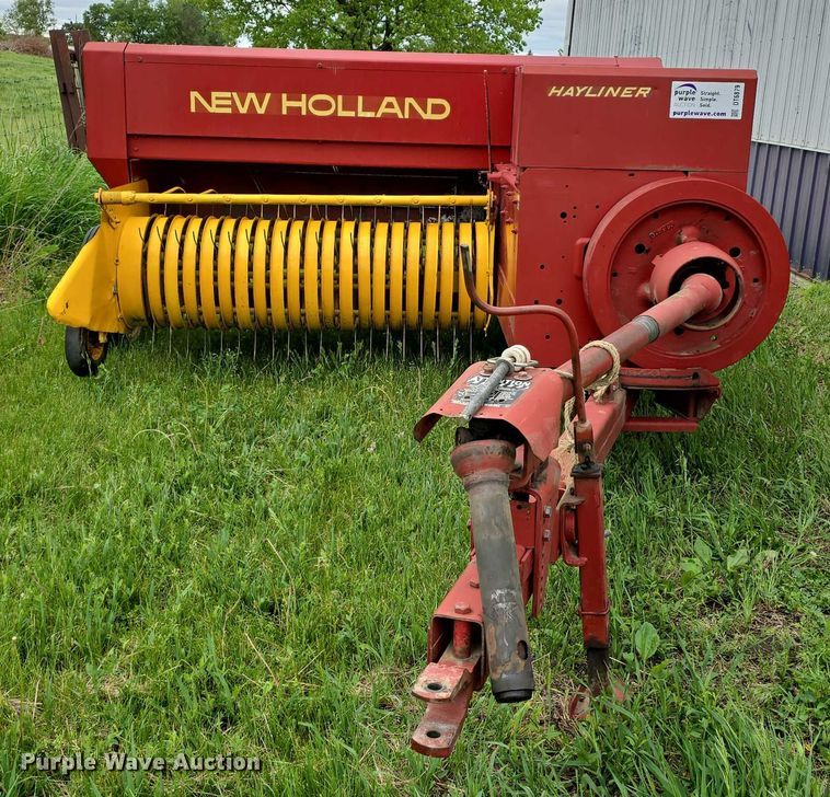 image for item DT6879 1983 New Holland 311 small square baler