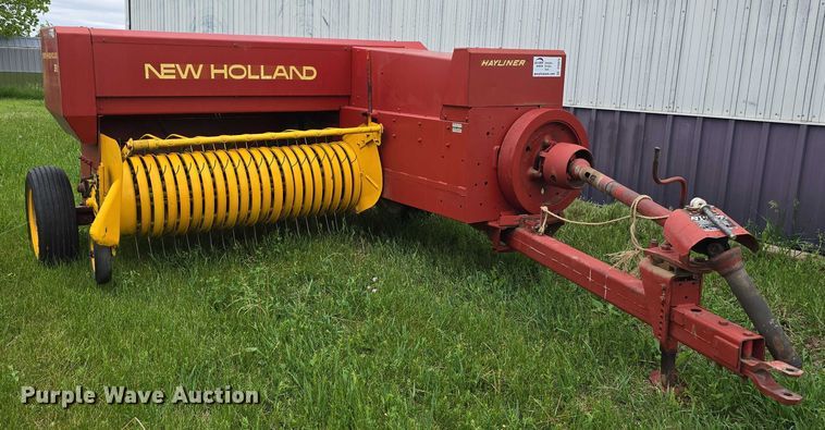 image for item DT6879 1983 New Holland 311 small square baler