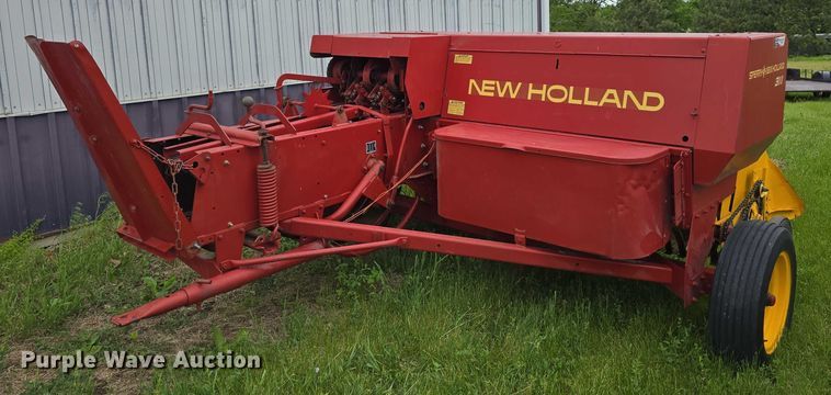 image for item DT6879 1983 New Holland 311 small square baler