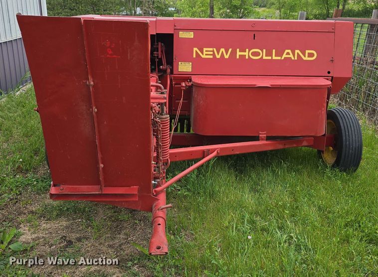 image for item DT6879 1983 New Holland 311 small square baler