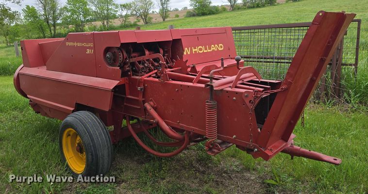 image for item DT6879 1983 New Holland 311 small square baler