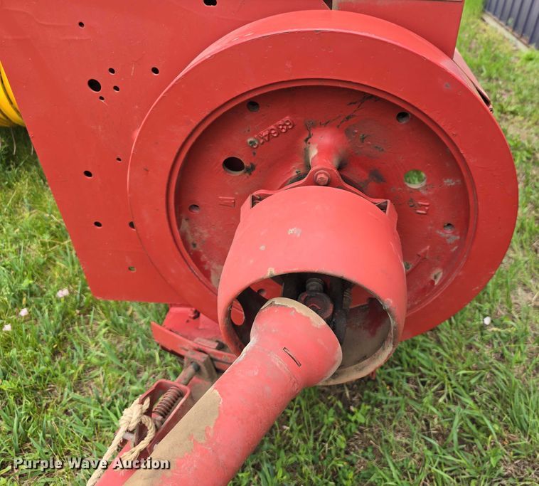 image for item DT6879 1983 New Holland 311 small square baler