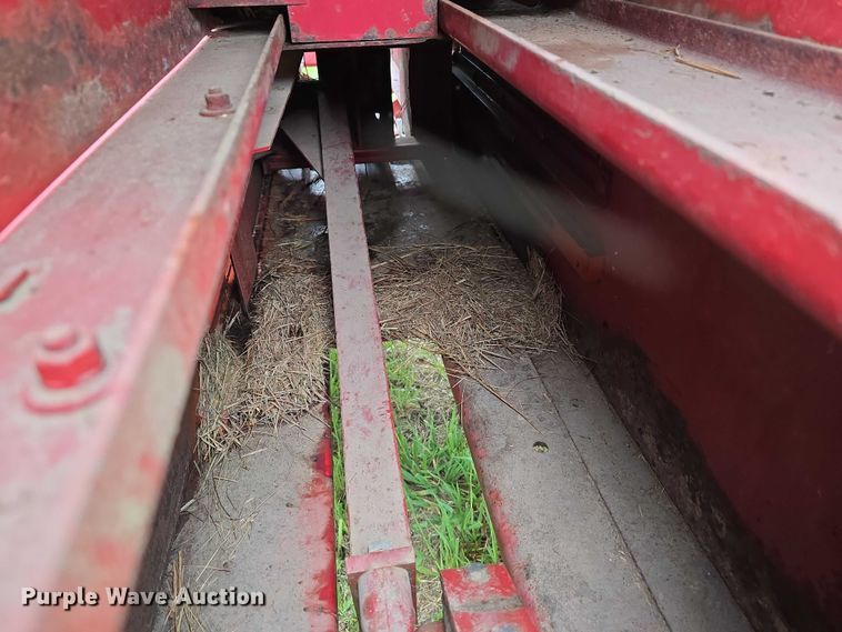 image for item DT6879 1983 New Holland 311 small square baler