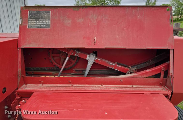 image for item DT6879 1983 New Holland 311 small square baler