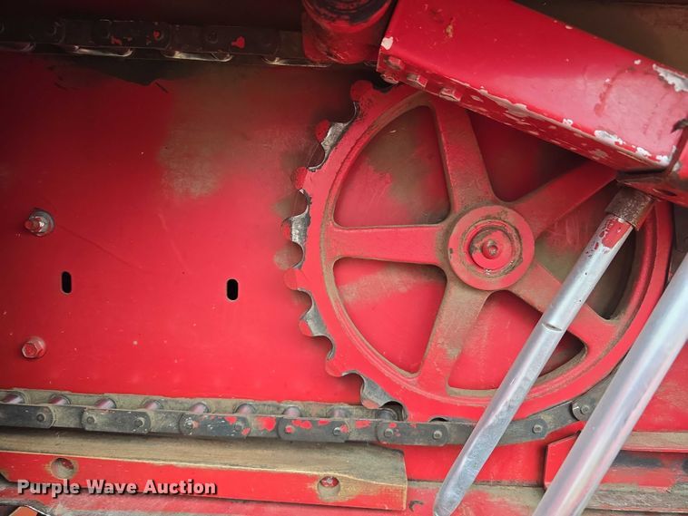 image for item DT6879 1983 New Holland 311 small square baler