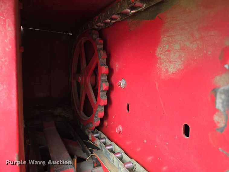 image for item DT6879 1983 New Holland 311 small square baler