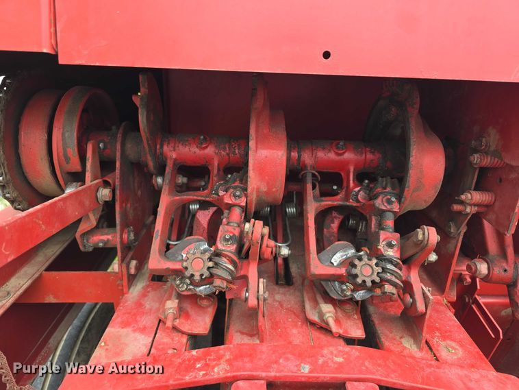 image for item DT6879 1983 New Holland 311 small square baler