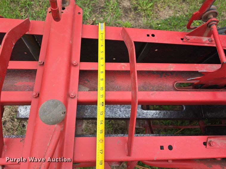 image for item DT6879 1983 New Holland 311 small square baler