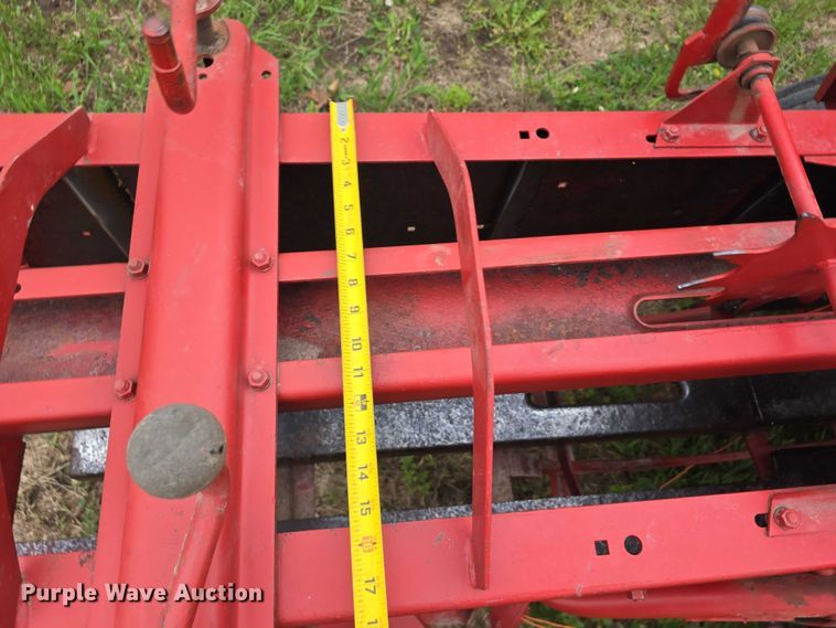 image for item DT6879 1983 New Holland 311 small square baler