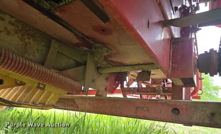 image for item DT6879 1983 New Holland 311 small square baler