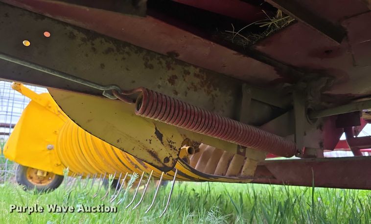 image for item DT6879 1983 New Holland 311 small square baler