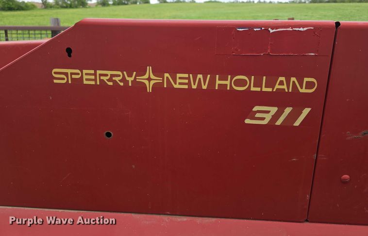 image for item DT6879 1983 New Holland 311 small square baler