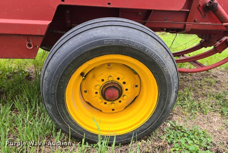 image for item DT6879 1983 New Holland 311 small square baler