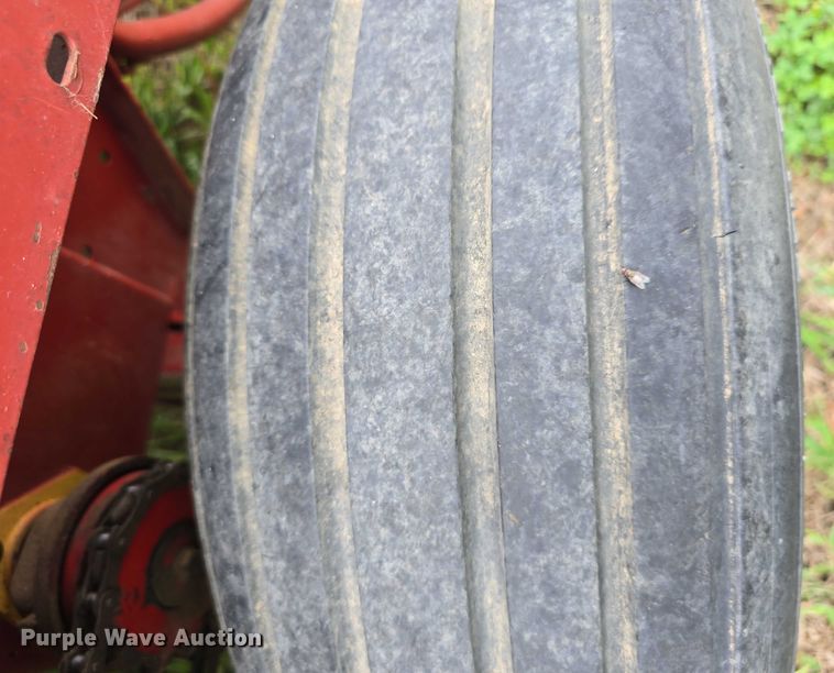 image for item DT6879 1983 New Holland 311 small square baler