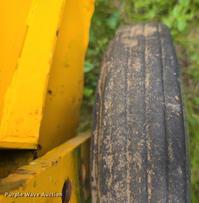 image for item DT6879 1983 New Holland 311 small square baler