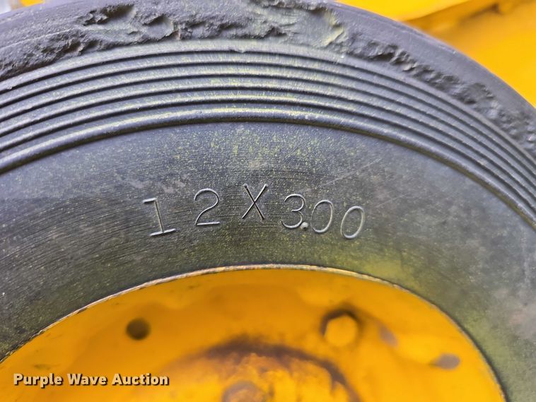 image for item DT6879 1983 New Holland 311 small square baler