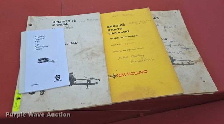 image for item DT6879 1983 New Holland 311 small square baler