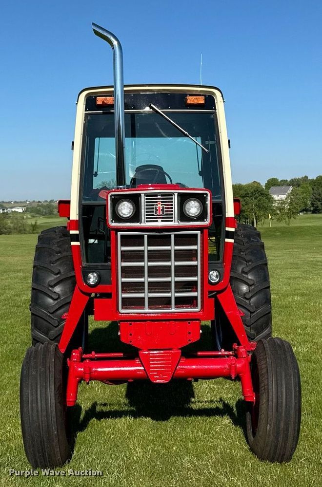 image for item DV2623 1979 International F-986 tractor