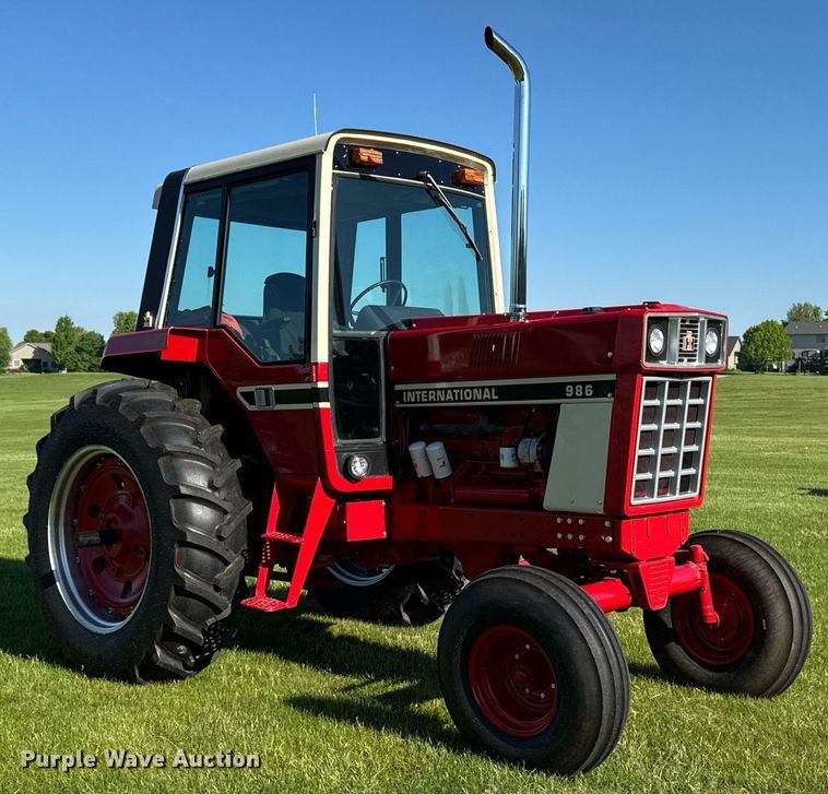 image for item DV2623 1979 International F-986 tractor