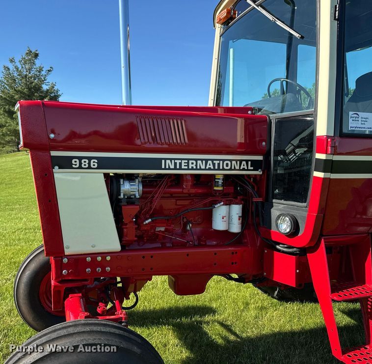 image for item DV2623 1979 International F-986 tractor