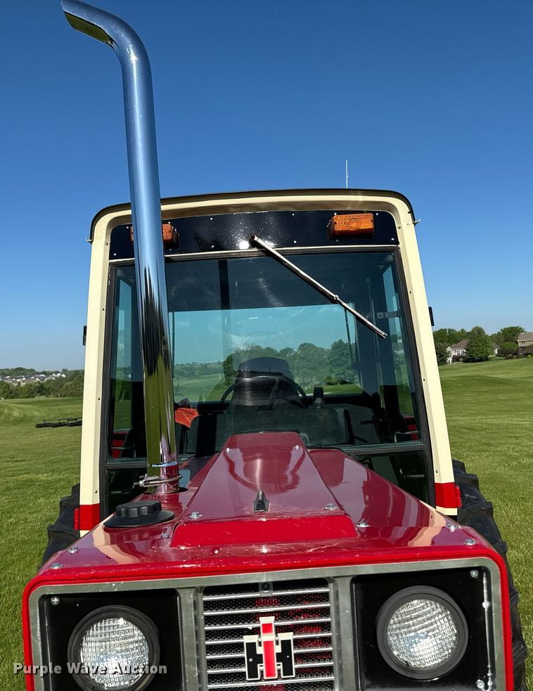 image for item DV2623 1979 International F-986 tractor