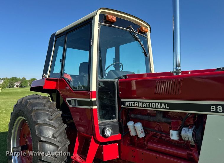 image for item DV2623 1979 International F-986 tractor