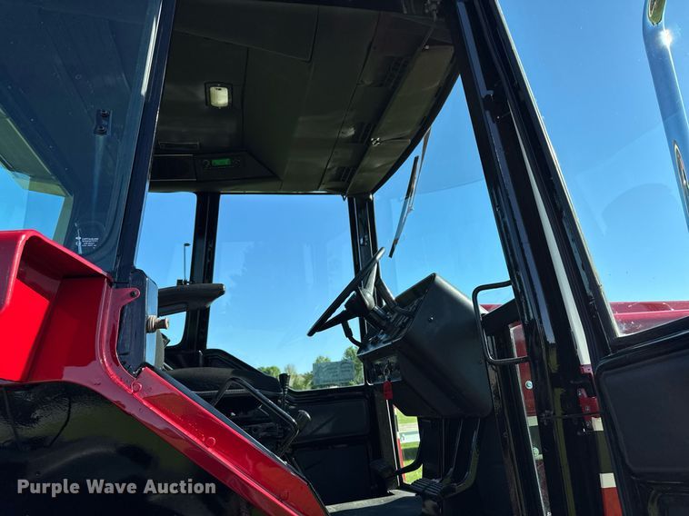 image for item DV2623 1979 International F-986 tractor