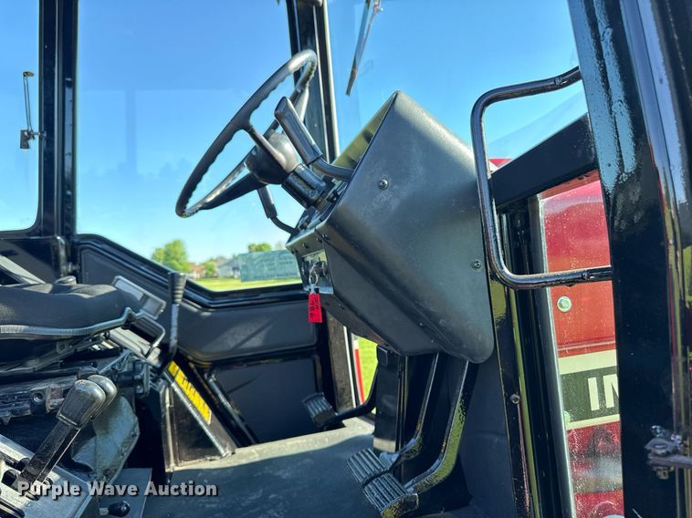 image for item DV2623 1979 International F-986 tractor