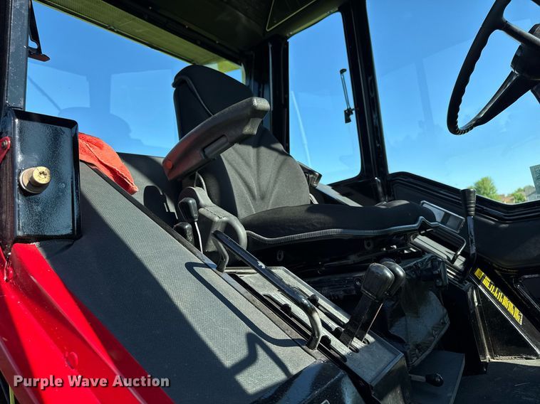 image for item DV2623 1979 International F-986 tractor