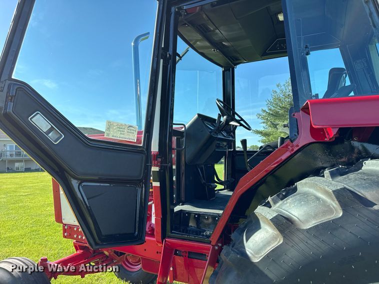 image for item DV2623 1979 International F-986 tractor