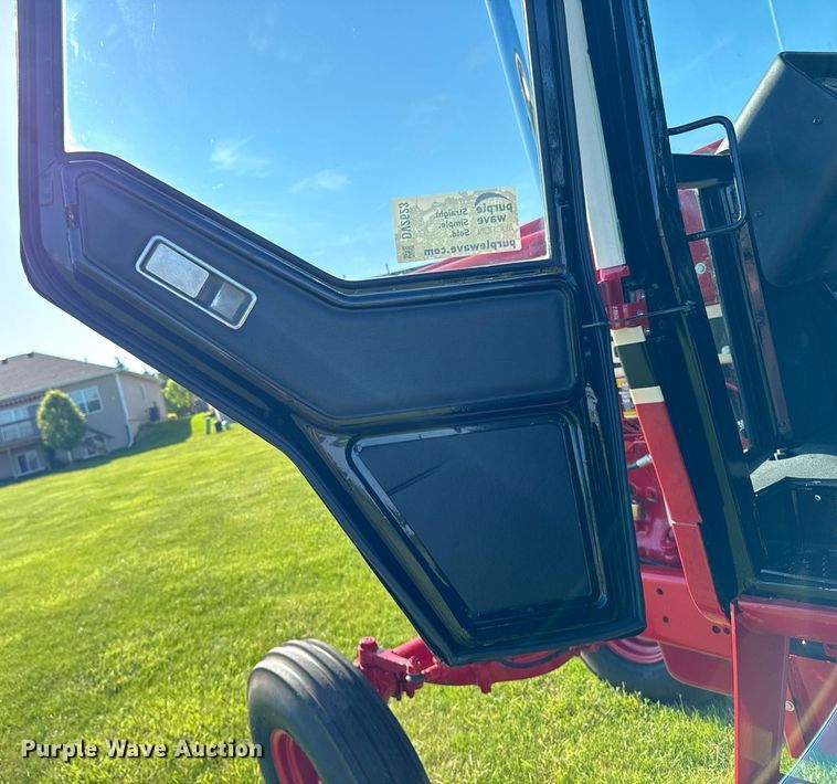 image for item DV2623 1979 International F-986 tractor