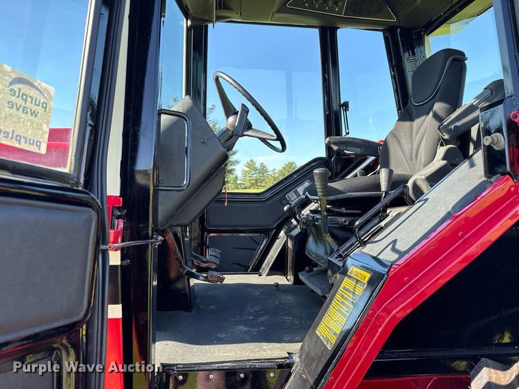 image for item DV2623 1979 International F-986 tractor