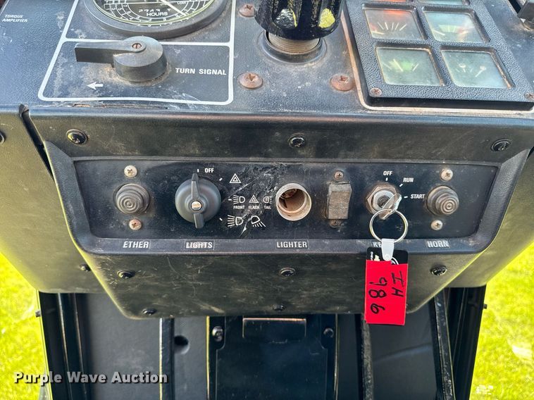 image for item DV2623 1979 International F-986 tractor