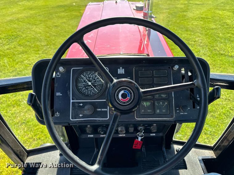 image for item DV2623 1979 International F-986 tractor