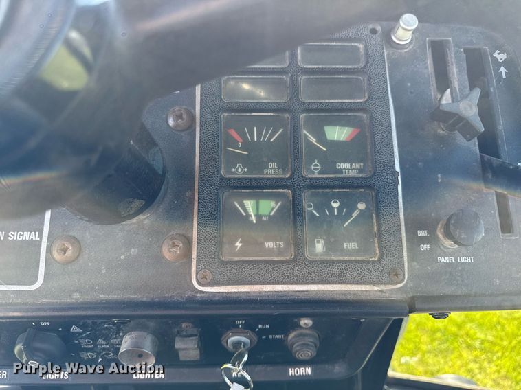 image for item DV2623 1979 International F-986 tractor