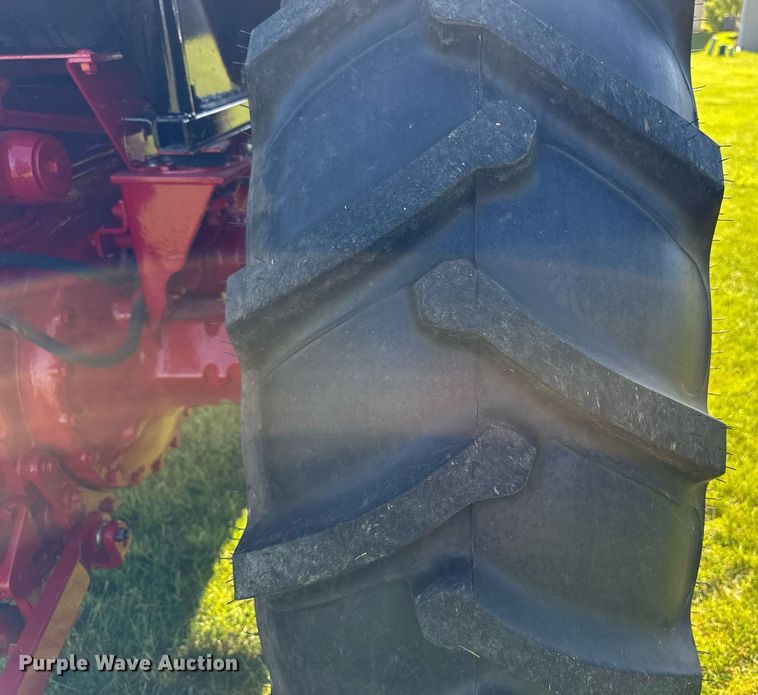 image for item DV2623 1979 International F-986 tractor