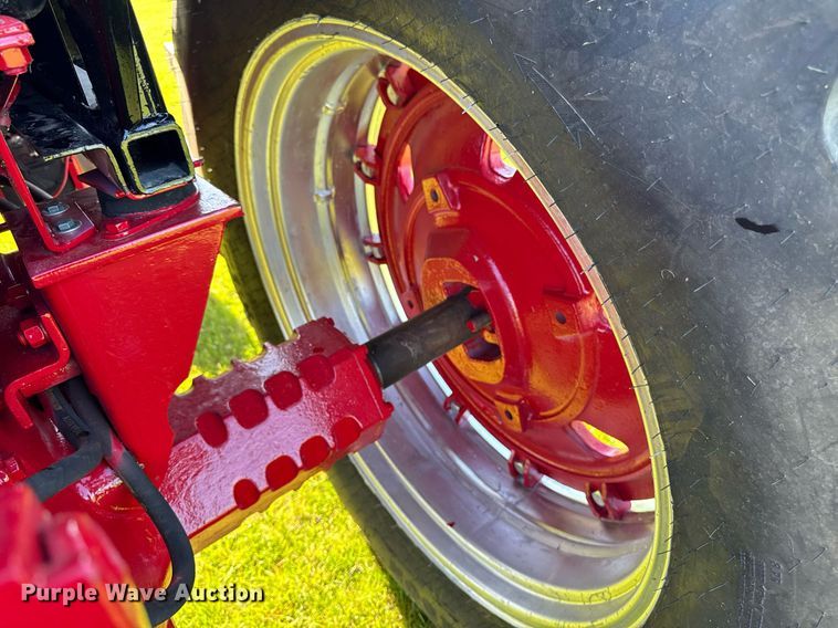 image for item DV2623 1979 International F-986 tractor