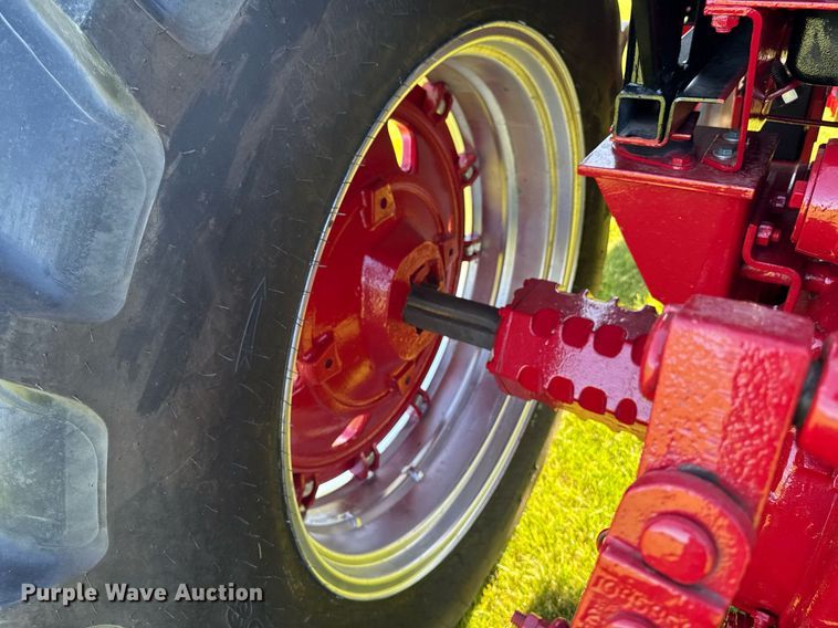 image for item DV2623 1979 International F-986 tractor