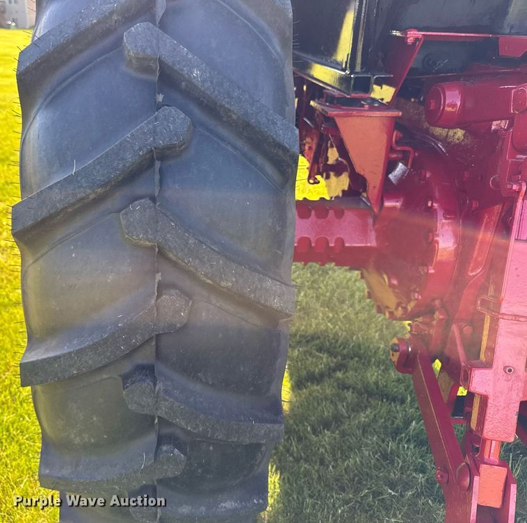 image for item DV2623 1979 International F-986 tractor