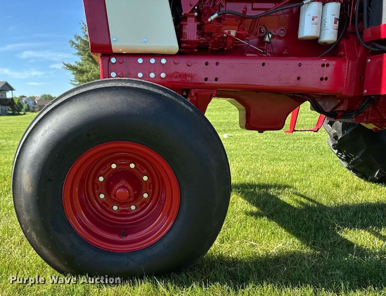 image for item DV2623 1979 International F-986 tractor