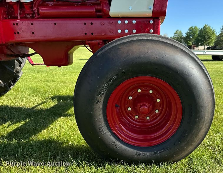 image for item DV2623 1979 International F-986 tractor