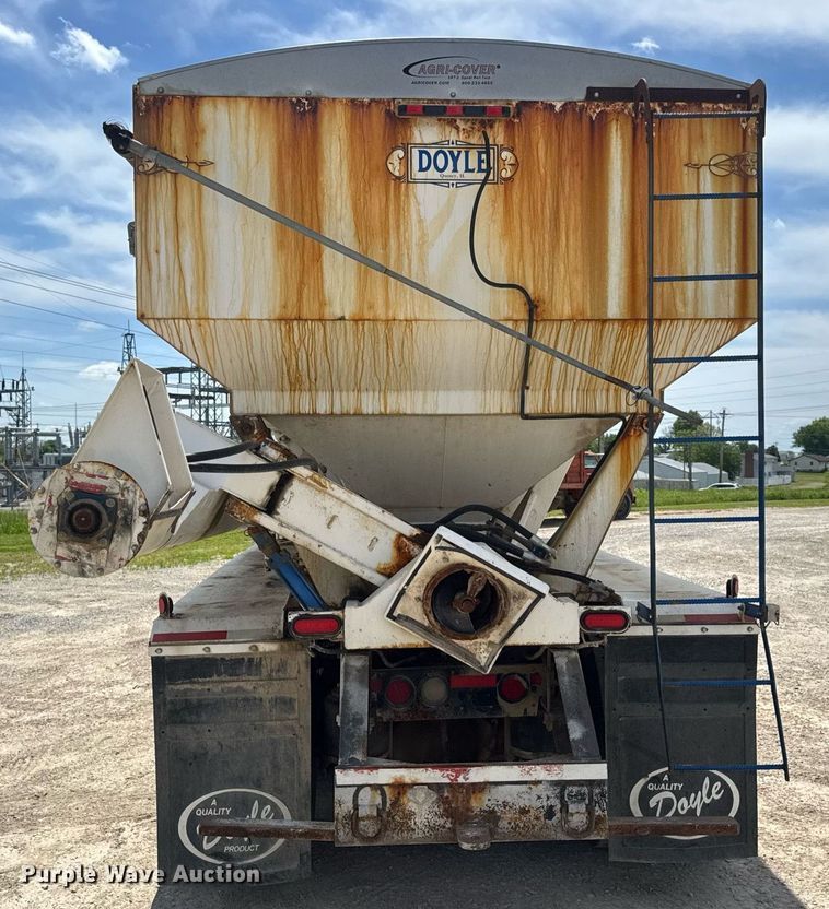 image for item DV4019 2002 Mack CX613 fertilizer delivery truck