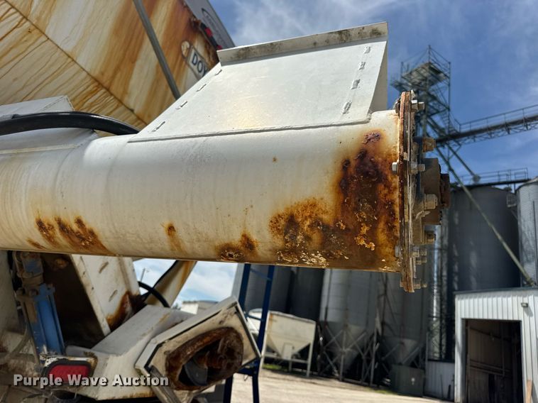 image for item DV4019 2002 Mack CX613 fertilizer delivery truck