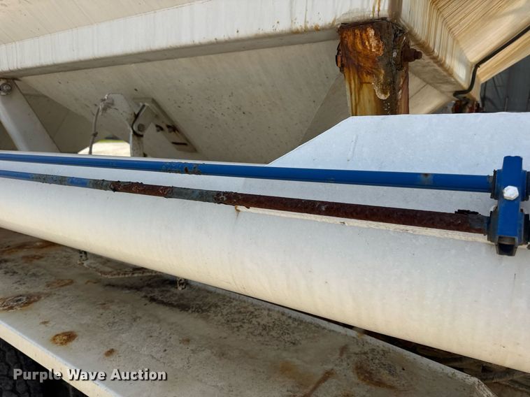 image for item DV4019 2002 Mack CX613 fertilizer delivery truck