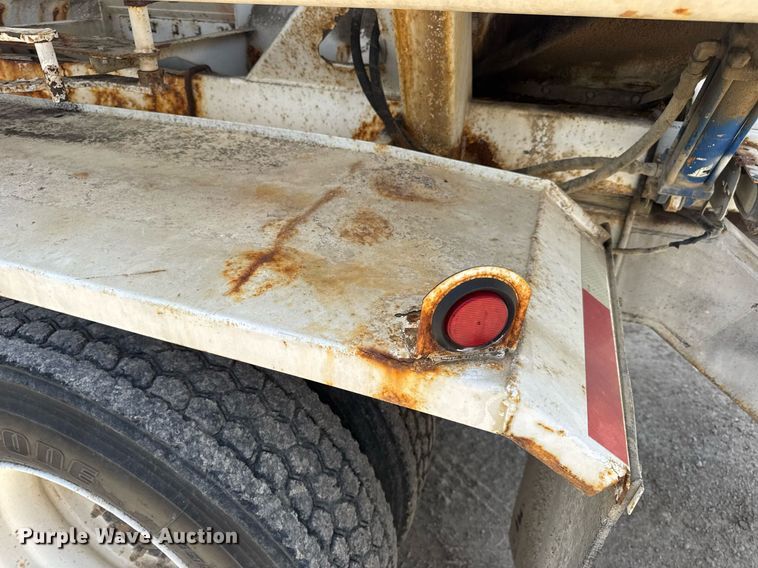 image for item DV4019 2002 Mack CX613 fertilizer delivery truck