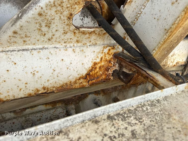 image for item DV4019 2002 Mack CX613 fertilizer delivery truck