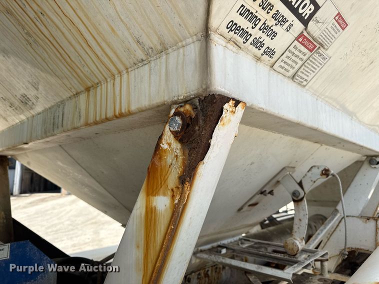 image for item DV4019 2002 Mack CX613 fertilizer delivery truck