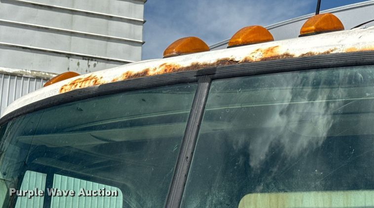 image for item DV4019 2002 Mack CX613 fertilizer delivery truck