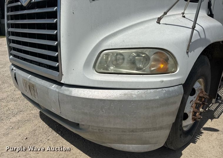 image for item DV4019 2002 Mack CX613 fertilizer delivery truck