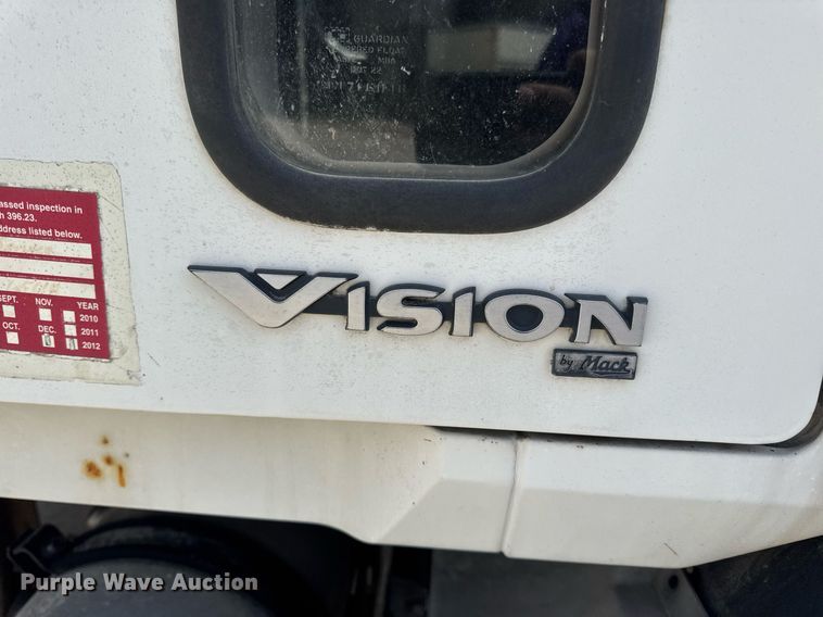 image for item DV4019 2002 Mack CX613 fertilizer delivery truck